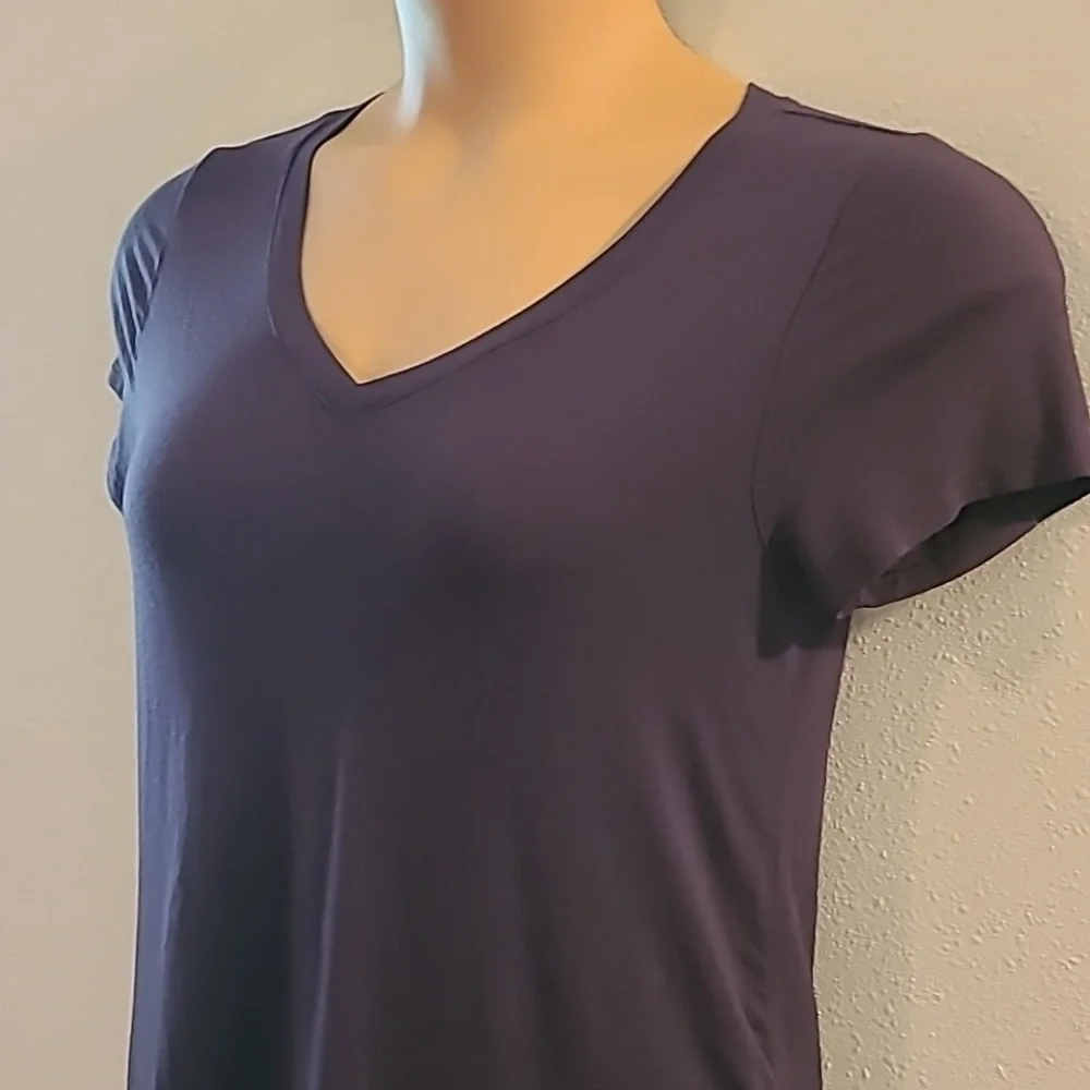 Women's grey v-neck t-shirt size Medium - Picture 5 of 8